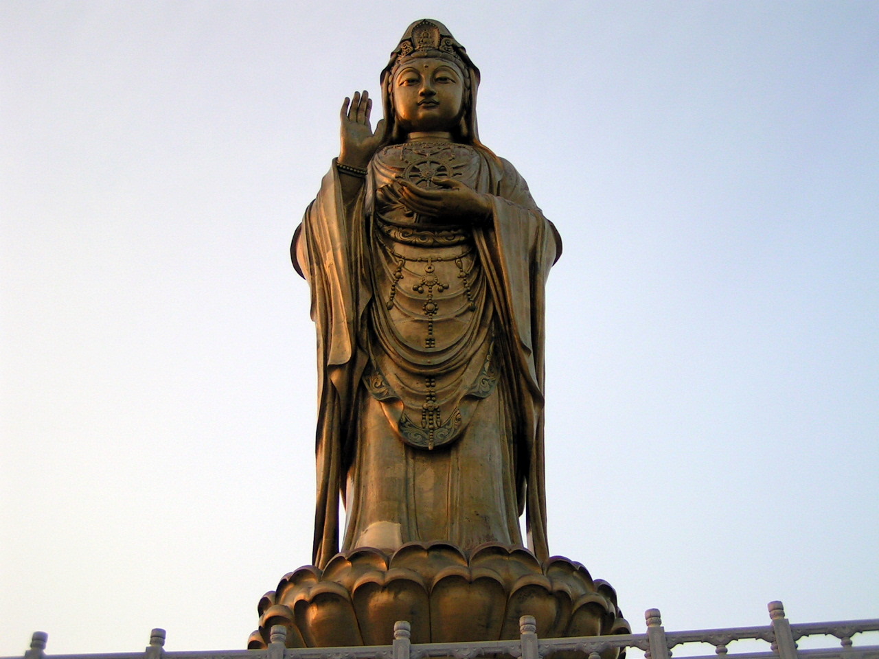 Gwan Shr Yin Bodhisattva　大慈大悲救苦救難觀世音菩薩